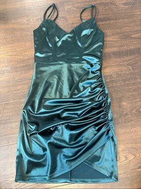 LUCY IN THE SKY Juniors small Satin Ruched Bodycon Dress in Emerald Green